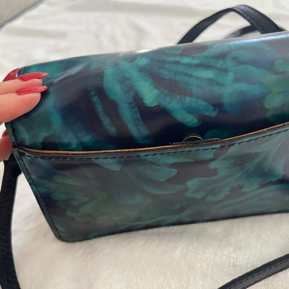 DESIGNER Patricia Nash 
Floral Blue and Green Women's Bag - Picture 4 of 11